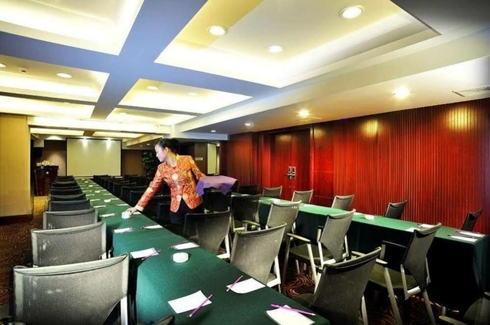 Zhaorui International Hotel Wuhan Exterior photo